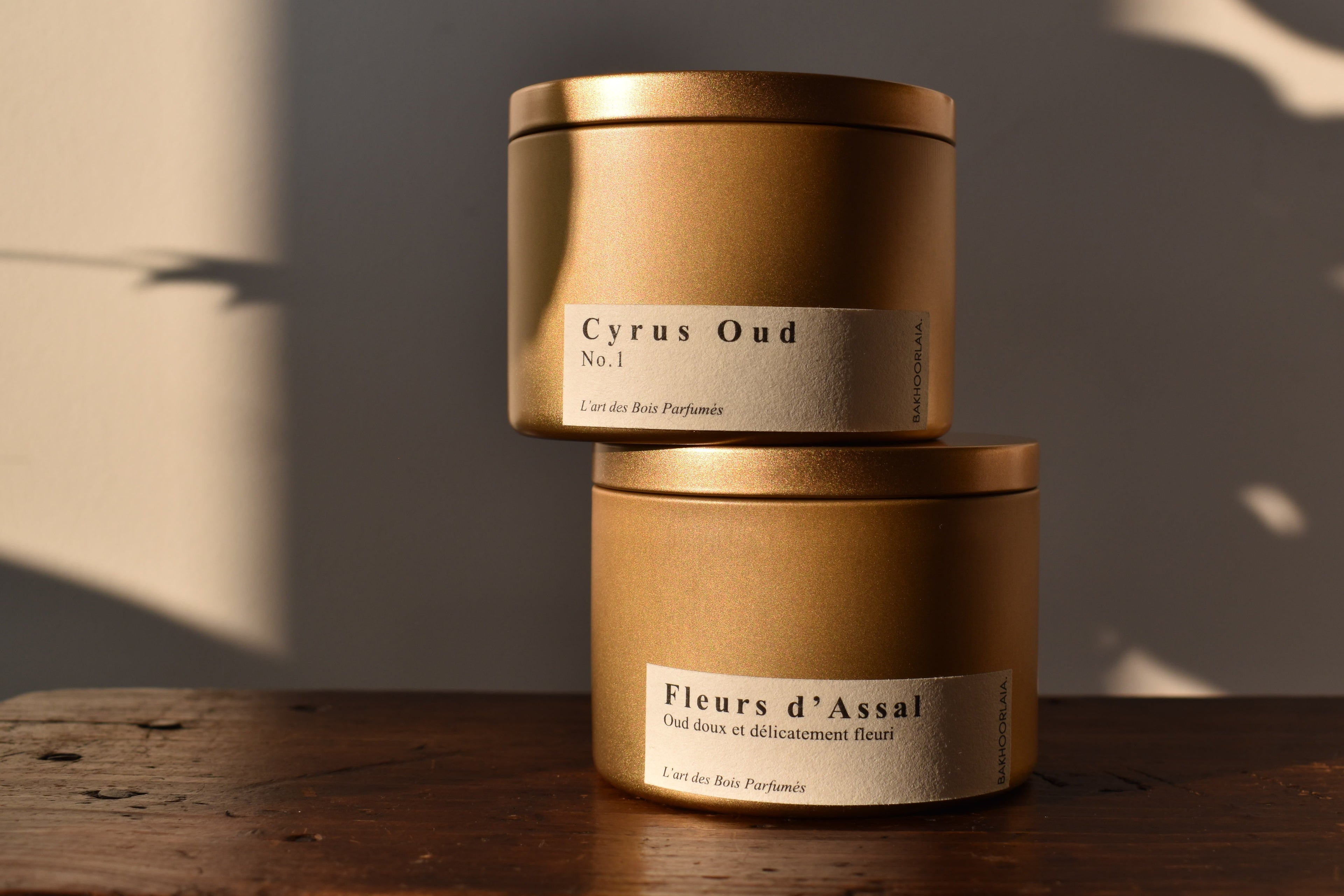 Bakhoor de luxe Bakhoorlaïa Cyrus Oud et Fleurs d’Assal, deux senteurs orientales haut de gamme aux notes boisées et florales pour parfumer élégamment la maison, les textiles et les vêtements.