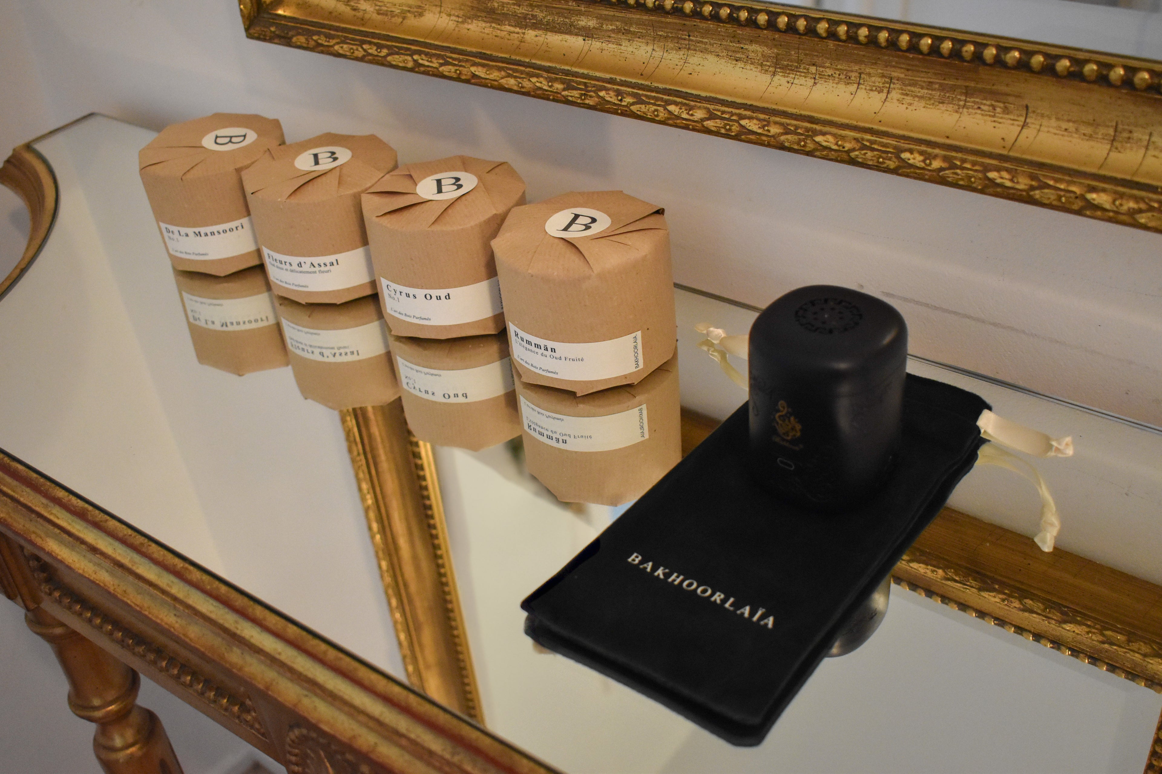 Bakhoor premium, oud oriental et diffuseur électrique portable Bakhoorlaïa pour parfumer la maison avec des senteurs orientales raffinées.
